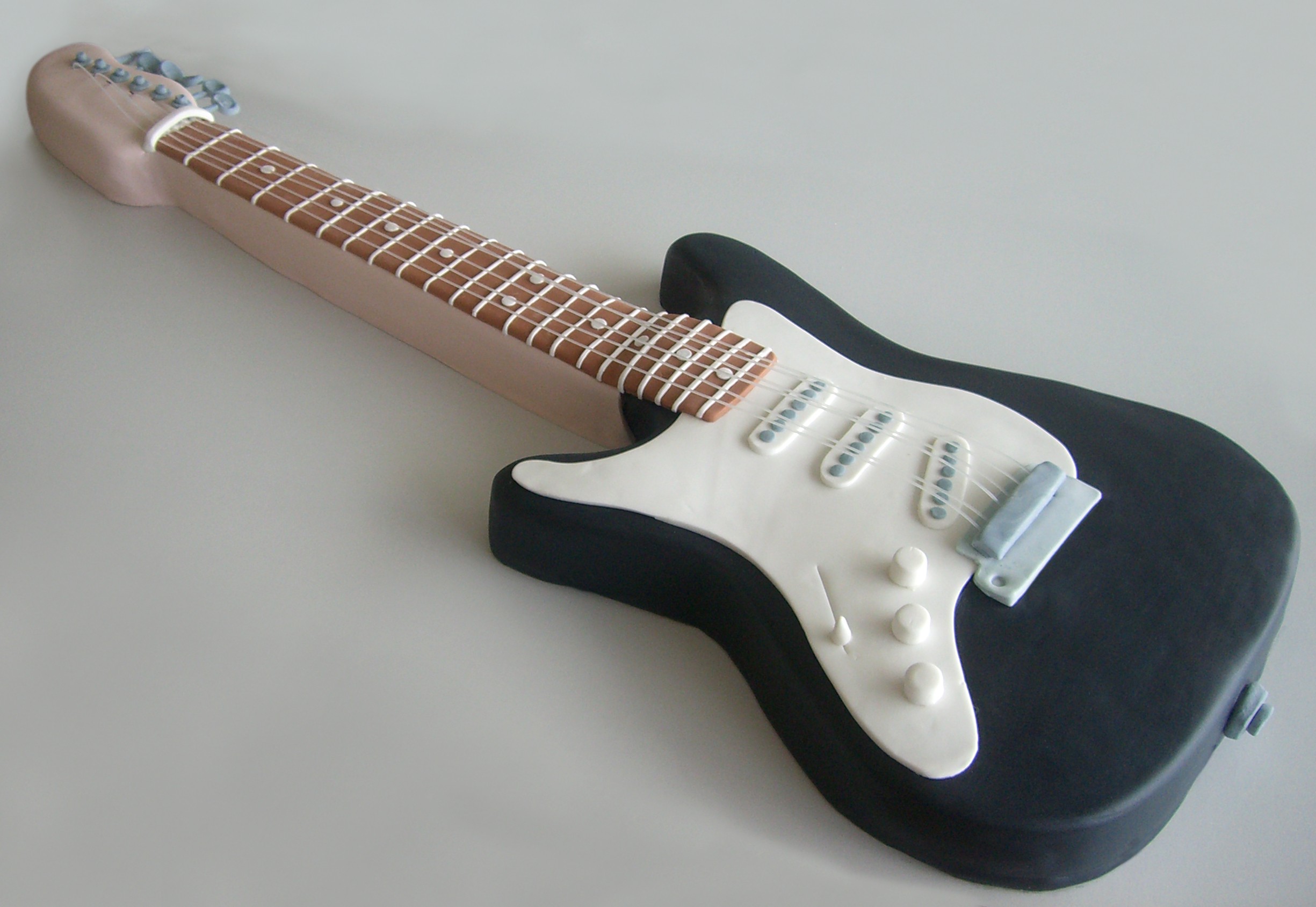 Designer Guitar Shaped cake
